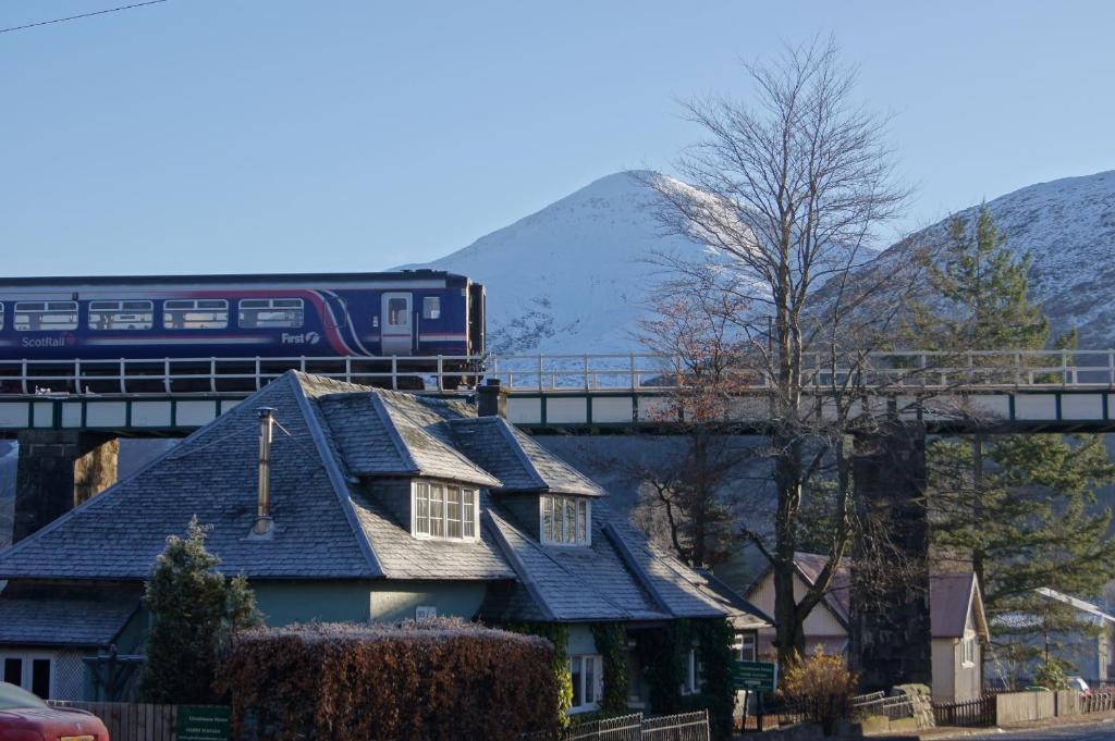 Best Western The Crianlarich Hotel Exterior photo
