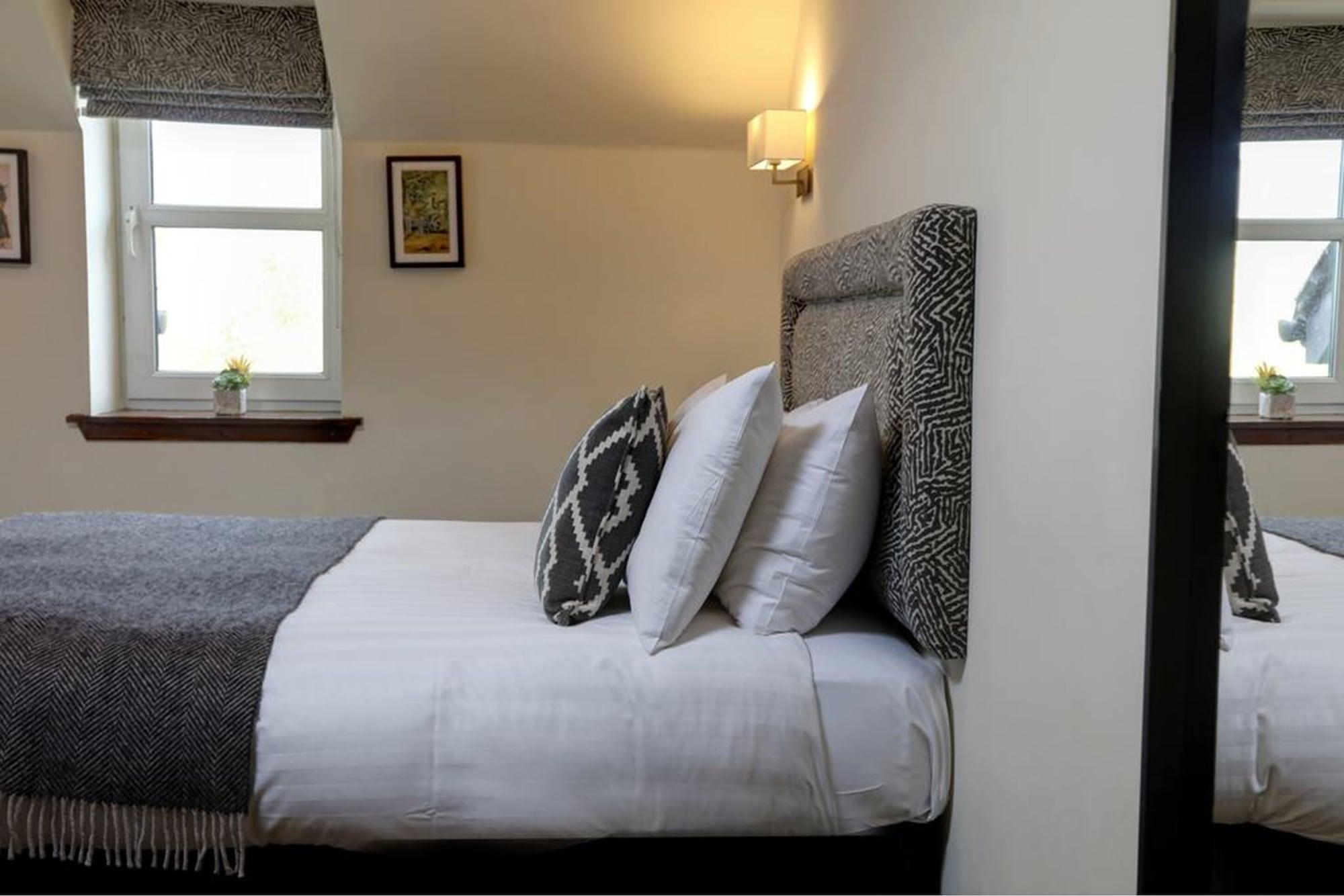 Best Western The Crianlarich Hotel Exterior photo